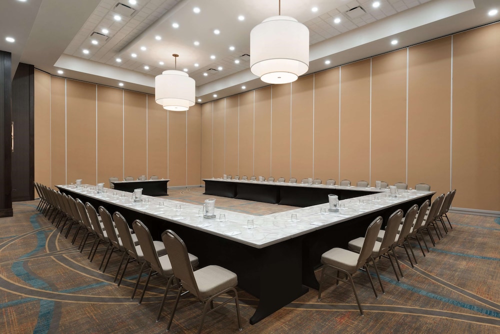 Embassy Suites By Hilton Chicago-Naperville 47/53