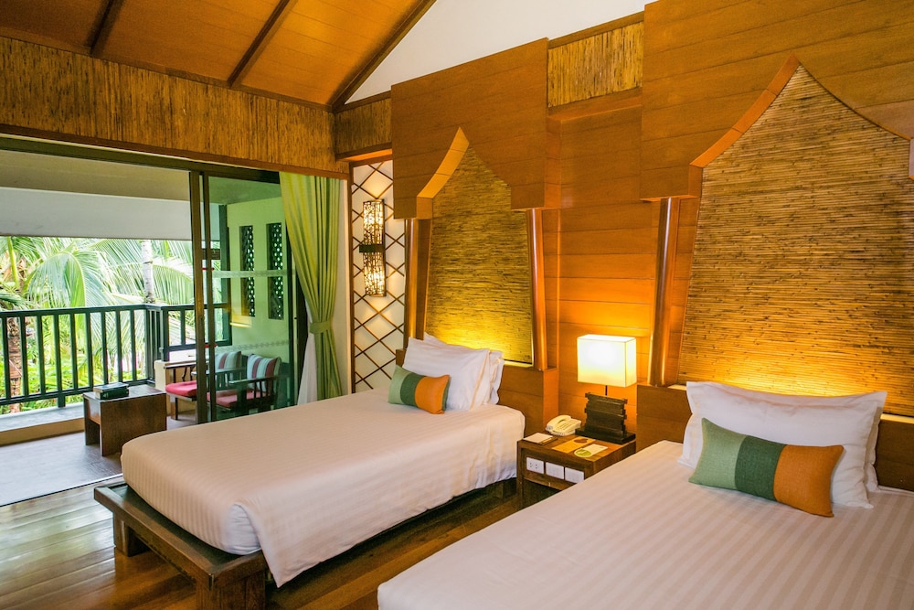SUPERIOR, TWIN BEDS, GARDEN VIEW