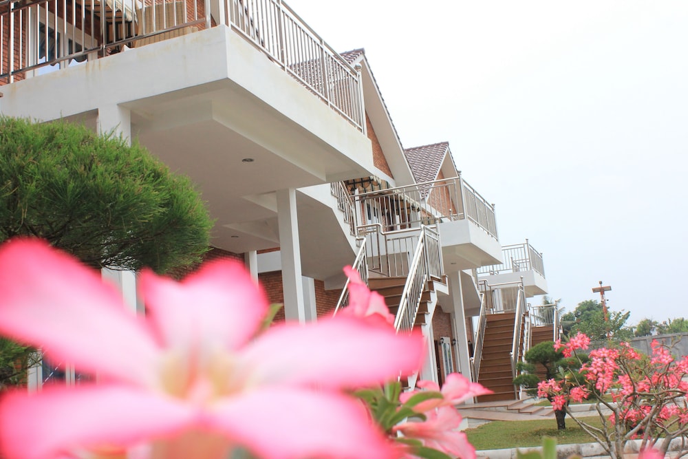 Thongs Inn Kualanamu Transit Hotel 10/64