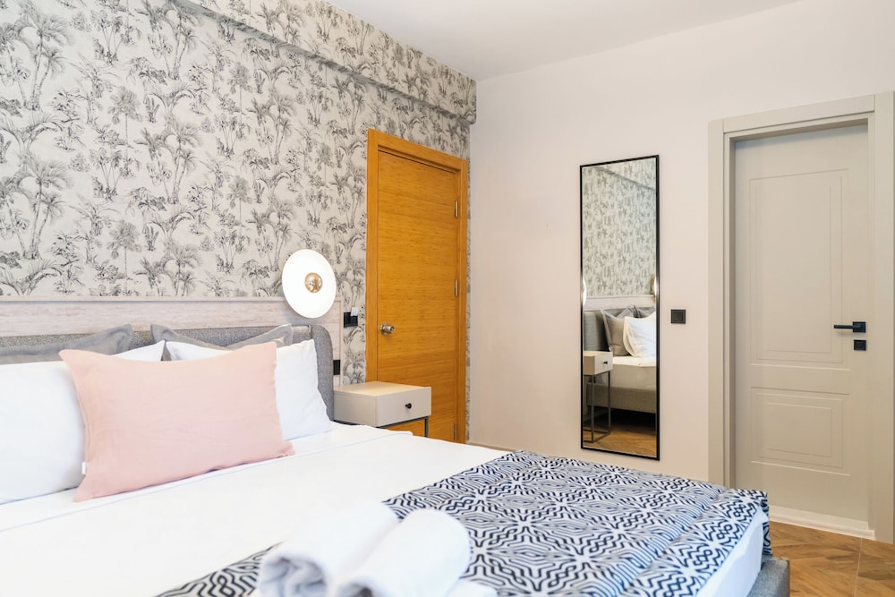 The Hotel 48 28/49
