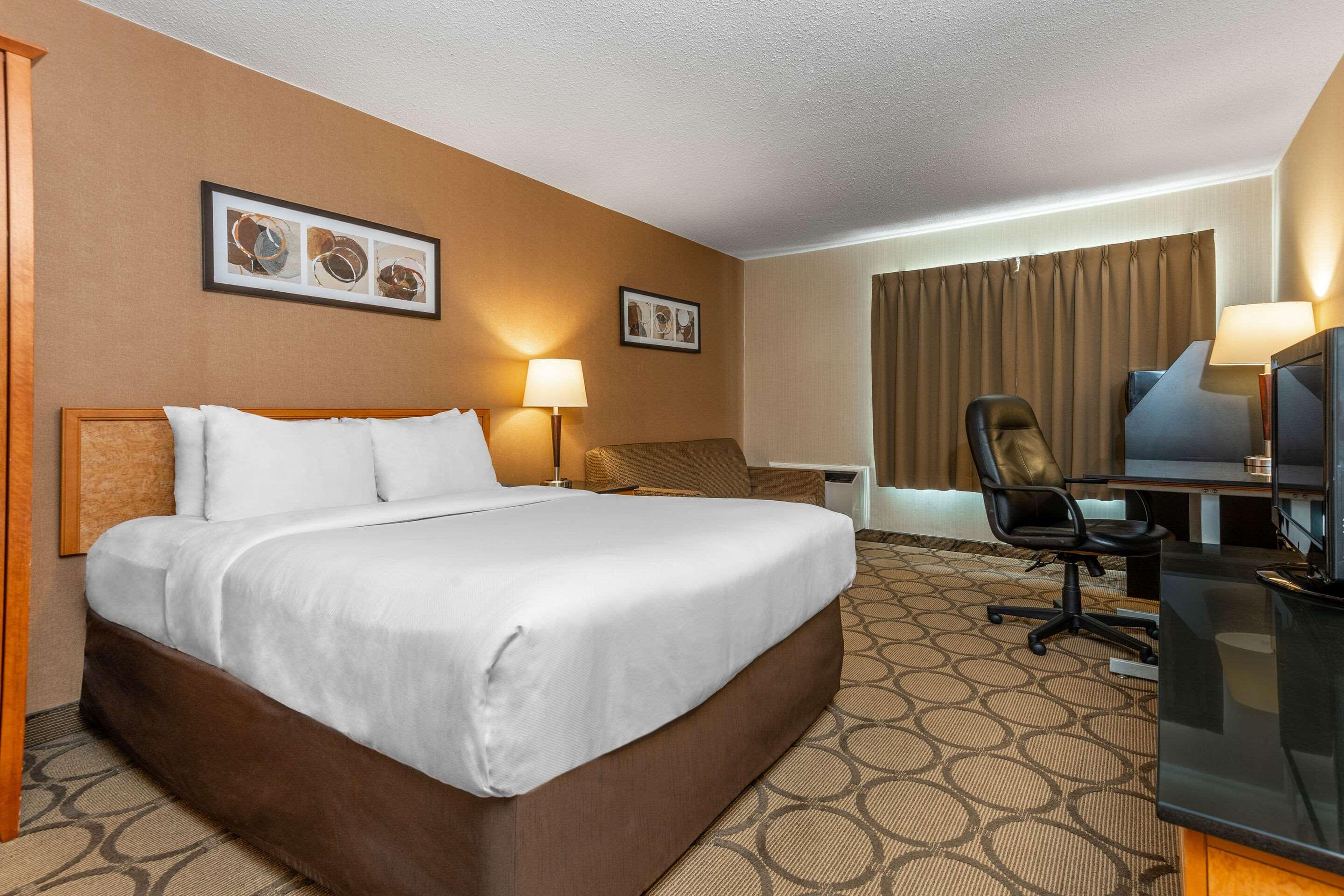 ROOM, QUEEN BED