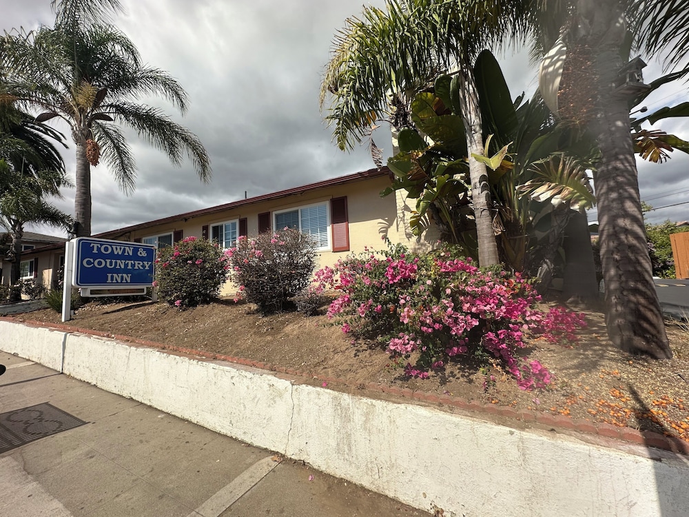 Town and Country Inn 44/50
