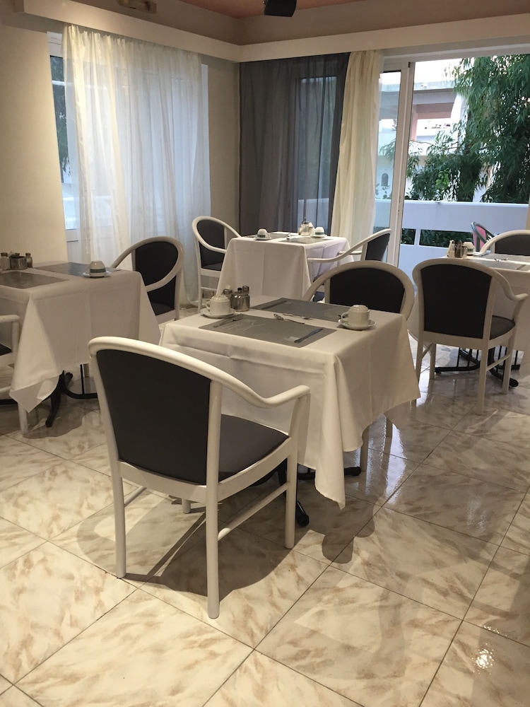 Alkyonides Hotel 42/49