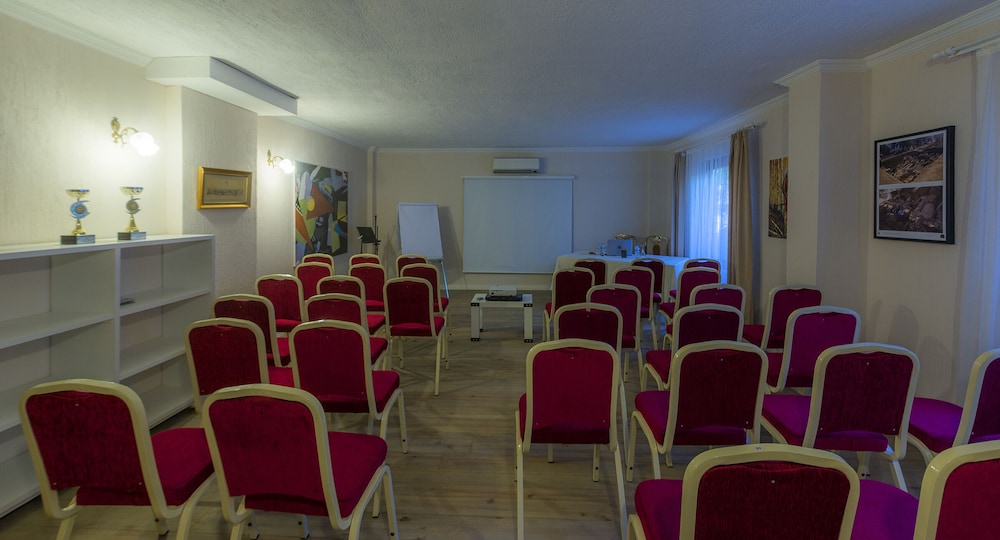 Aeneas Hotel 34/50