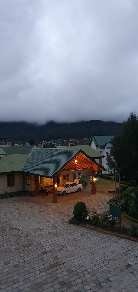 Tea Bush Hotel 52/71