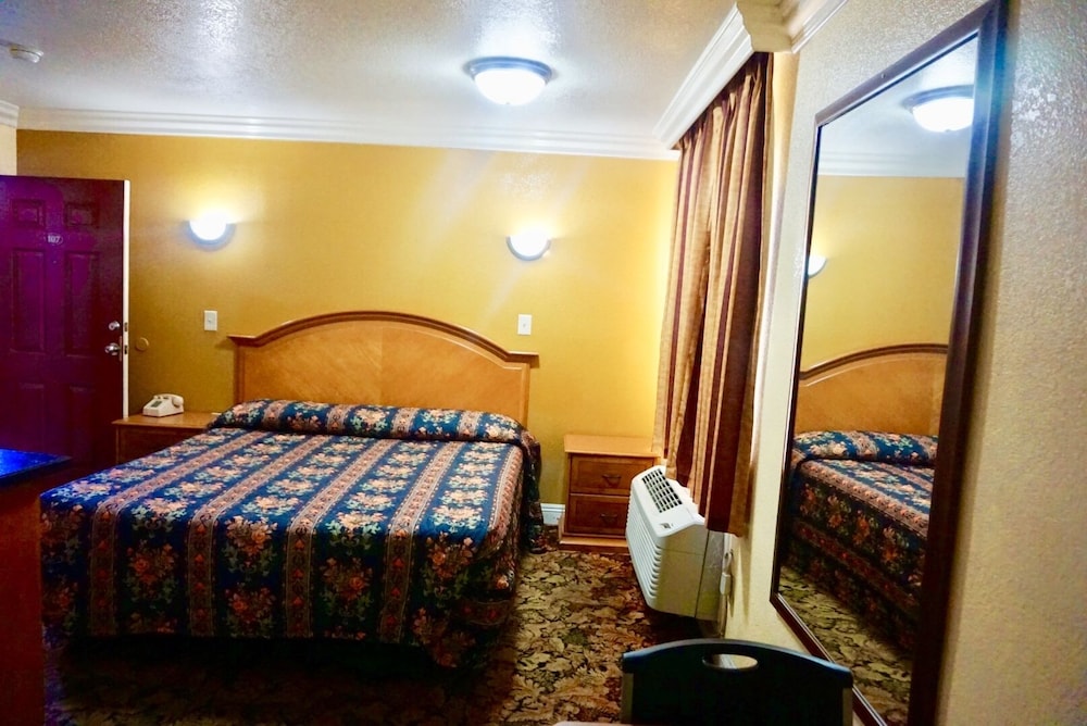 Satellite Motel 14/49