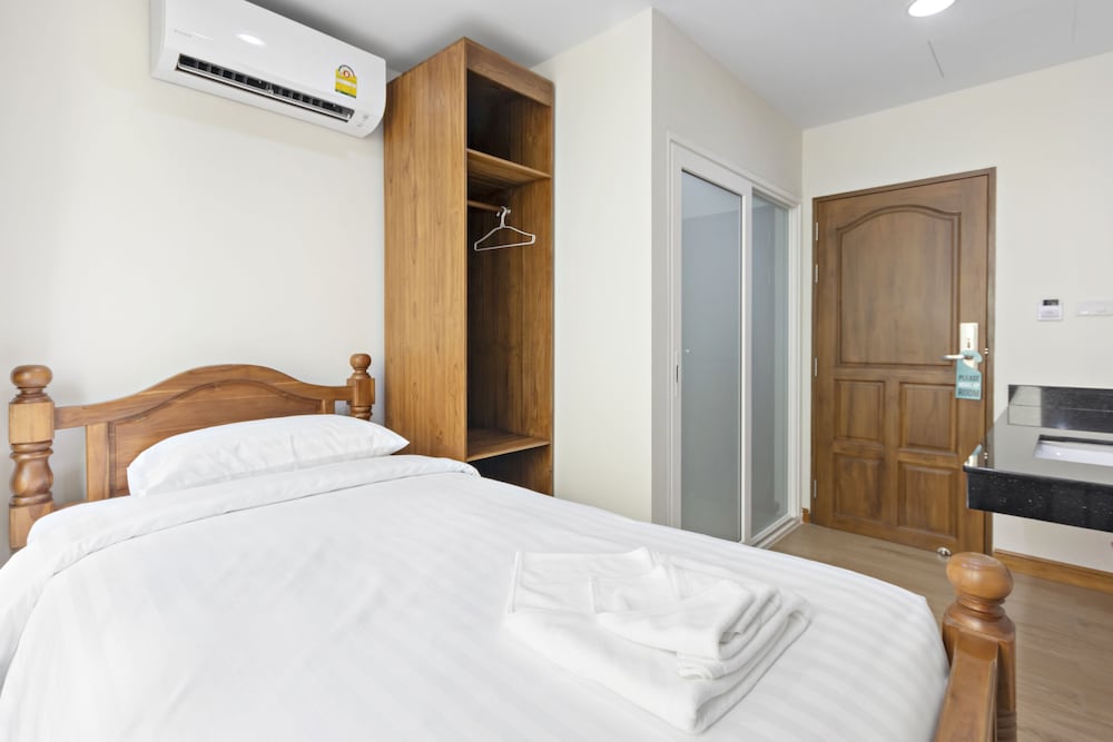 ROOM, SINGLE