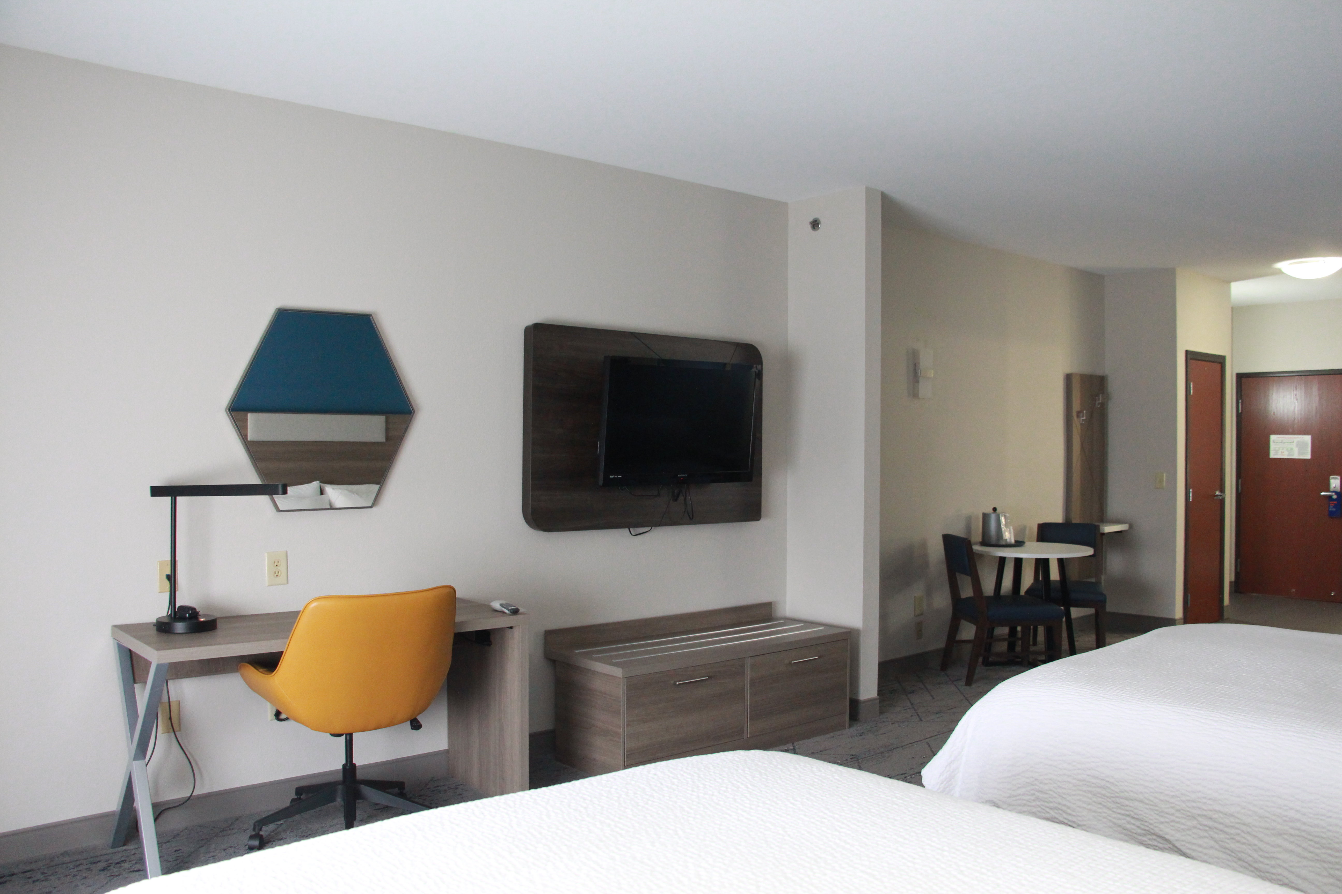 Holiday Inn Express Hotel And Suites Wytheville 67/74