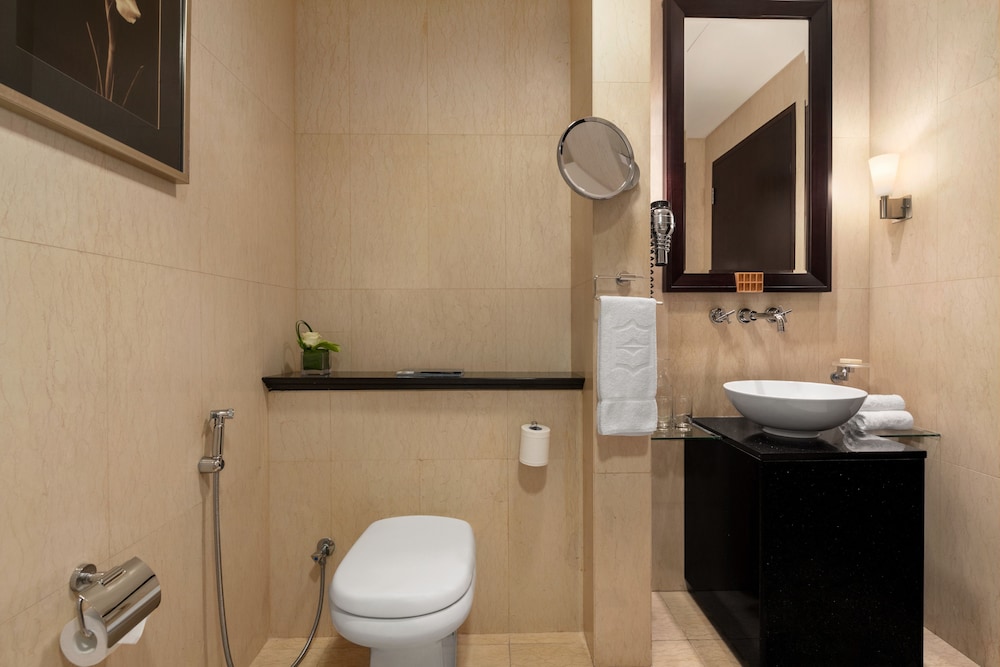 Shangri-La Residences and Apartments 42/45