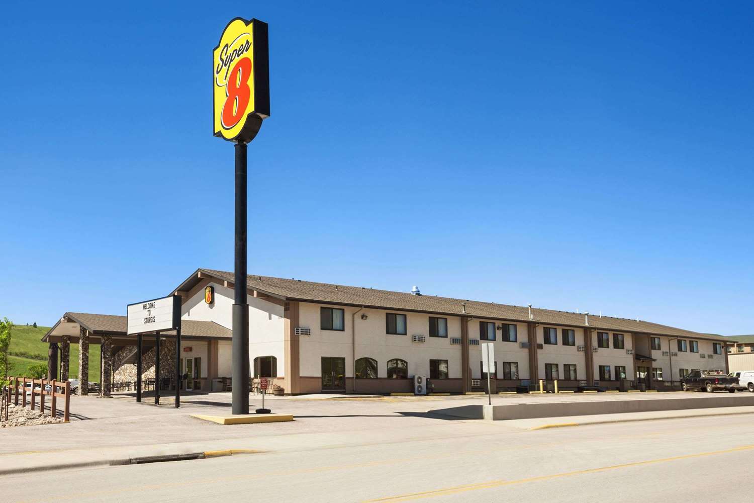 Super 8 By Wyndham Sturgis 2/27