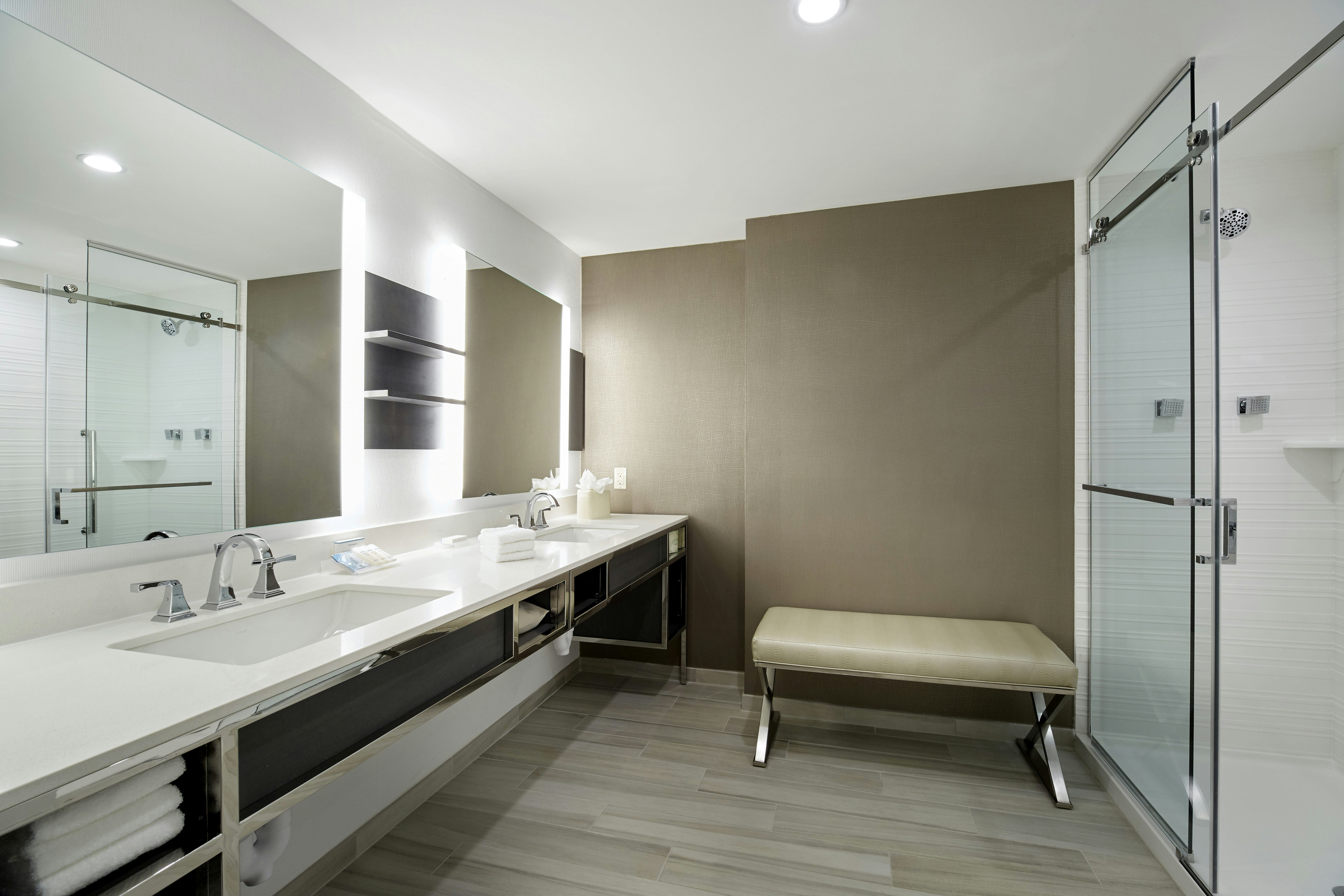 Suite, King Bed