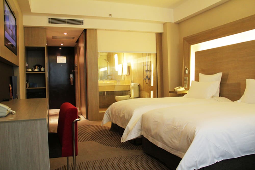 SUPERIOR, TWIN BEDS, CITY VIEW