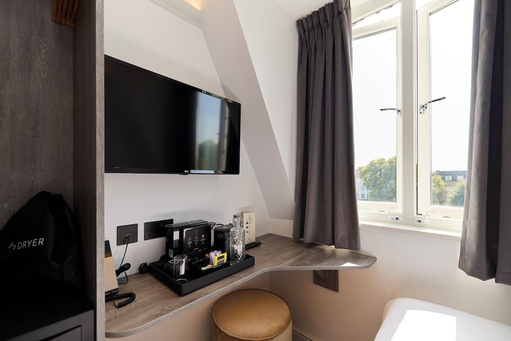 COURT APARTMENTS 42/49