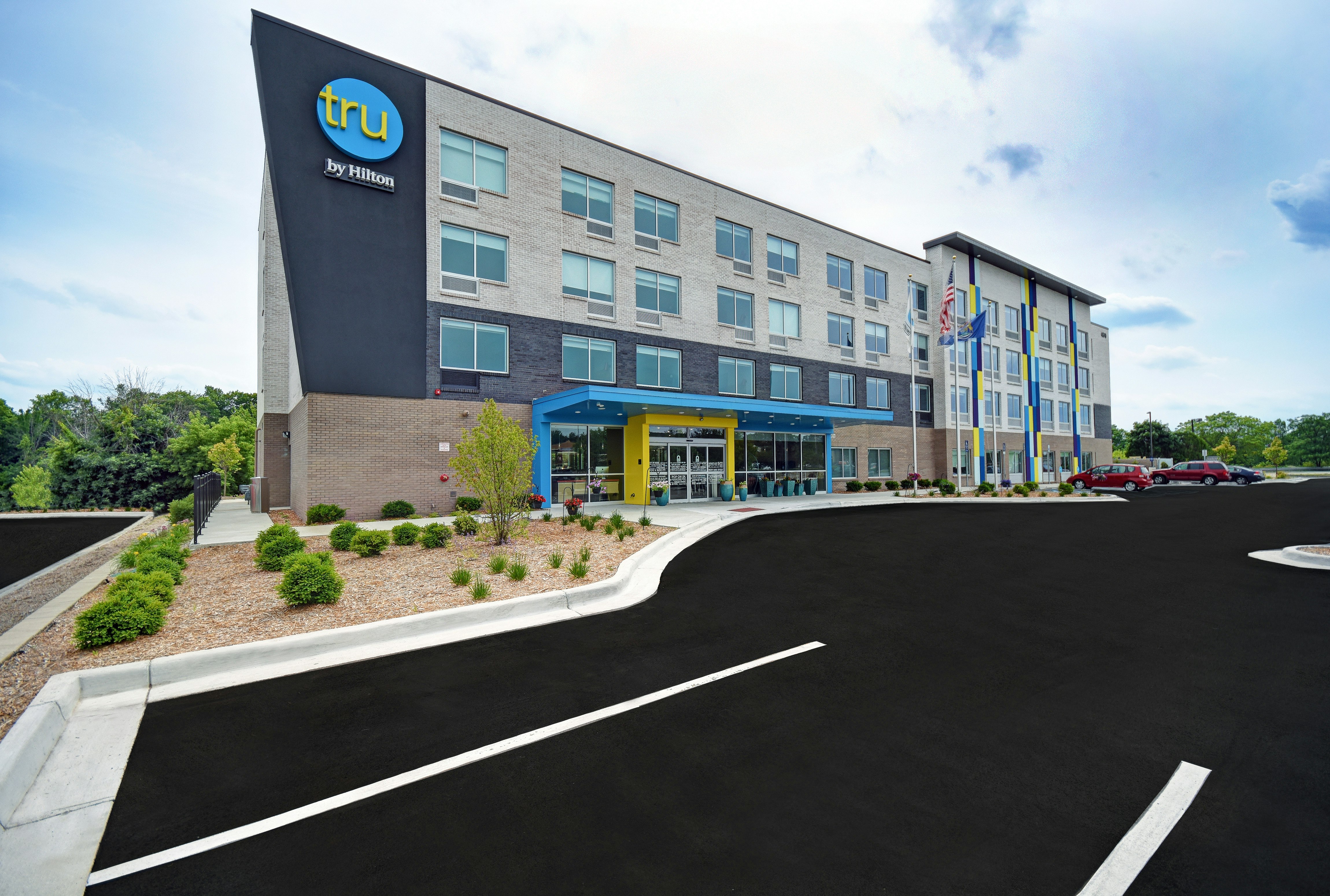 Tru By Hilton Grand Rapids Airport 23/24