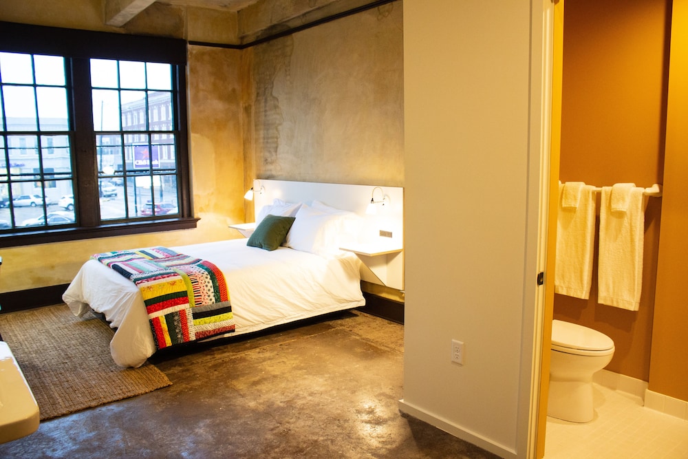 Travelers Hotel 12/39