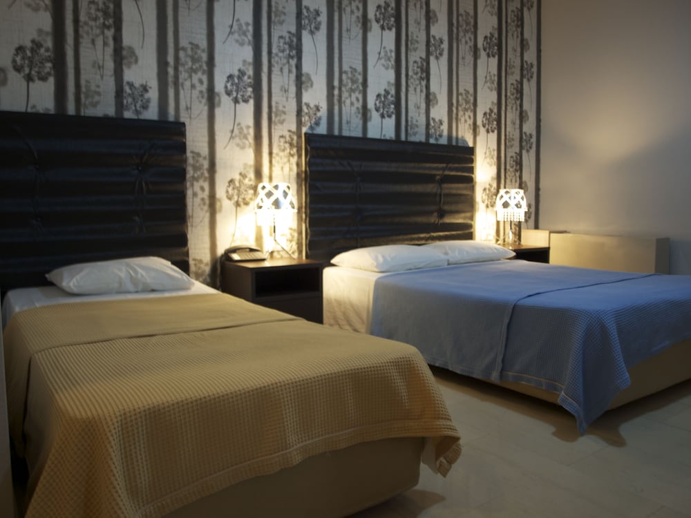 Fanari Hotel 10/40