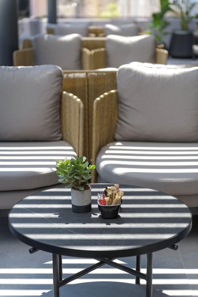 Evanik Chic Hotel 38/48