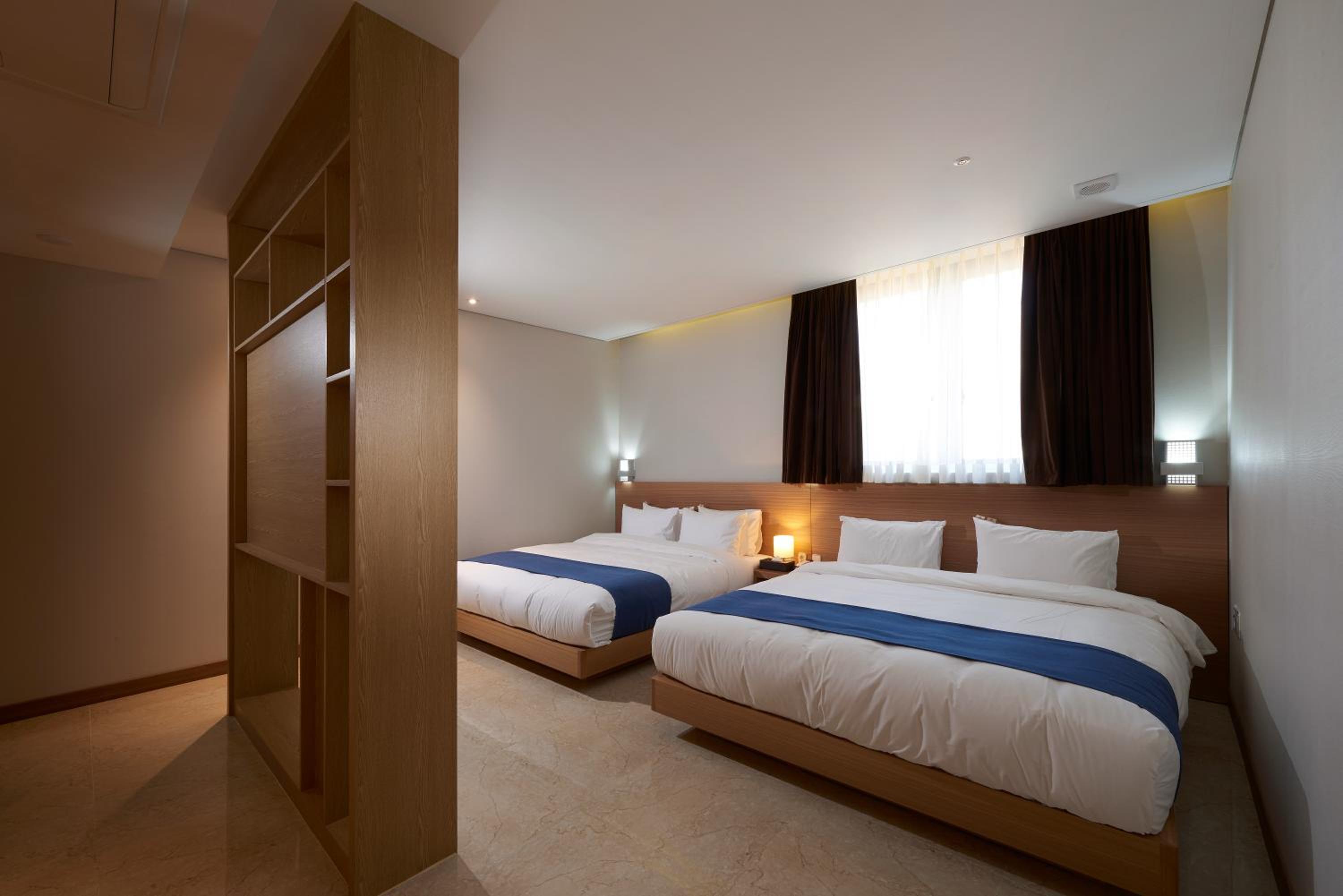 Premier, 2 Queen Beds