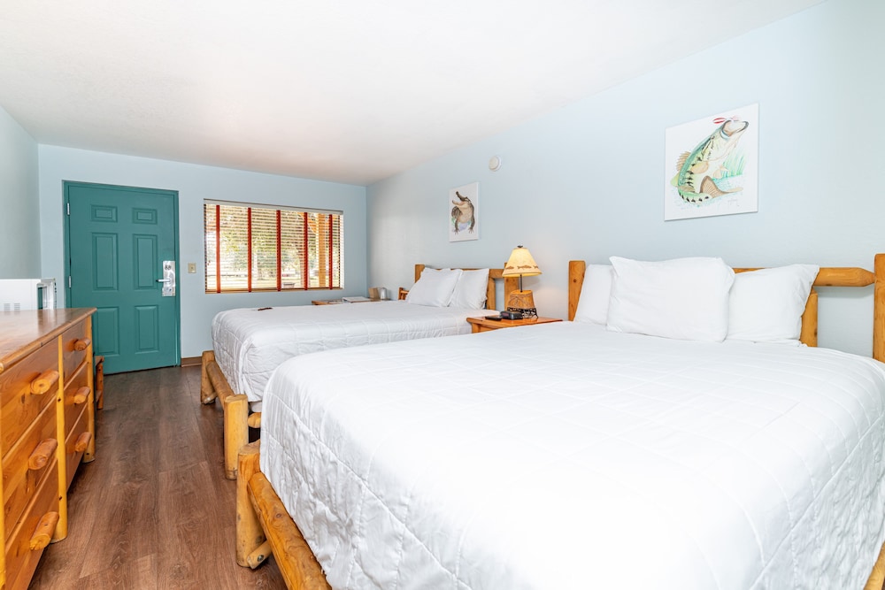 Lodge, 2 Queen Beds