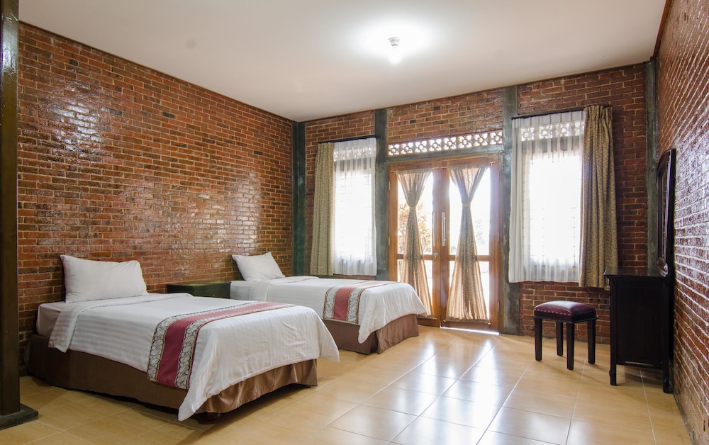 Jambuluwuk Convention Hall and Resort Batu 8/63