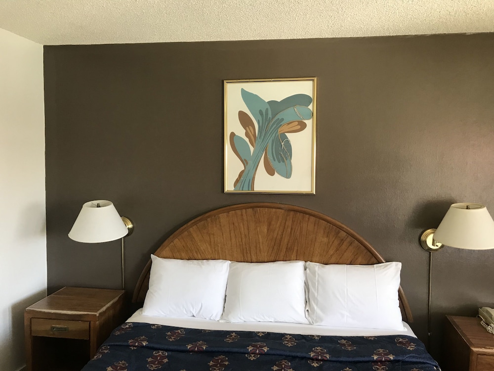 ECONOMY INN BARSTOW 26/57