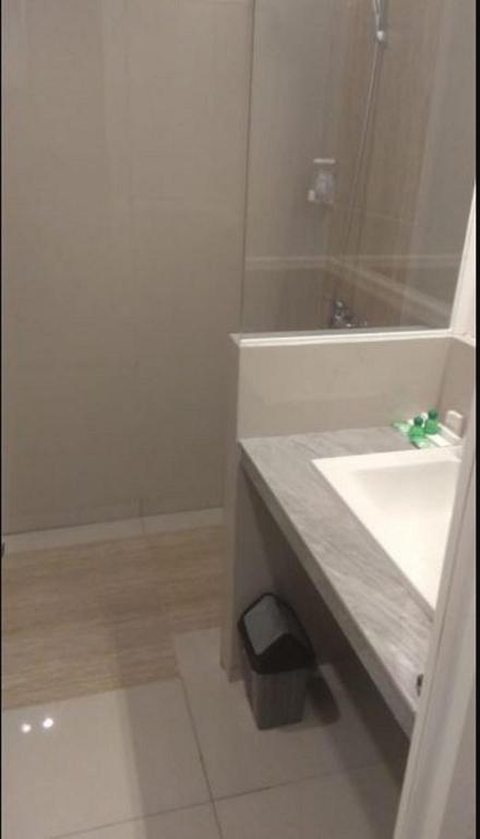 Puri Perdana Hotel & Convention Hall 55/57
