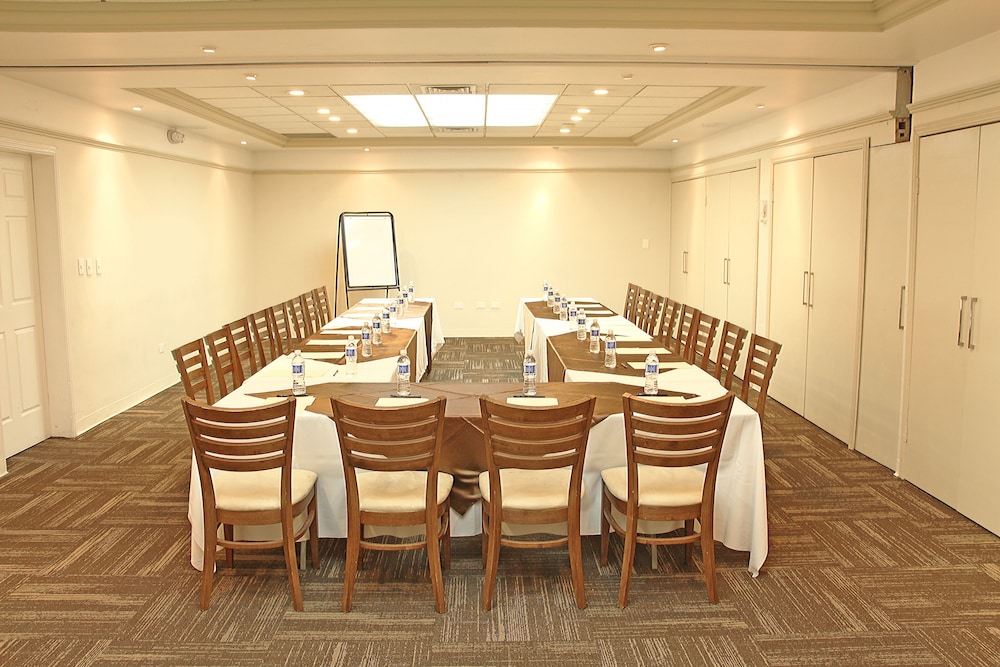 Hotel Plaza de Oro 37/43