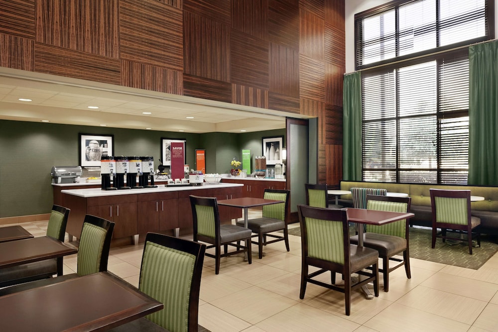 Hampton Inn Suites West Sacramento 44/62