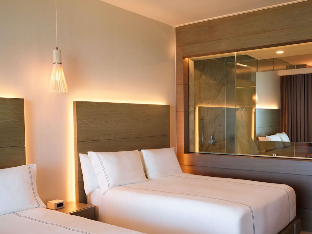 DELIGHT, 2 QUEEN BEDS, OCEAN VIEW