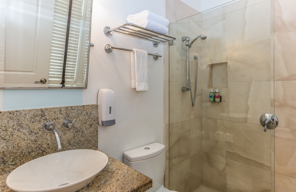Nyah Key West Adult Only 59/65