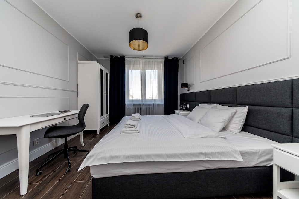 3 BEDROOMS, SUPERIOR, APARTMENT, CITY VIEW