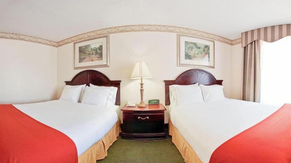 Holiday Inn Express Hotel Suites Gainesville 15/64