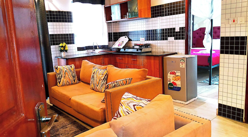 Toque Hotel & Lounge 8/50