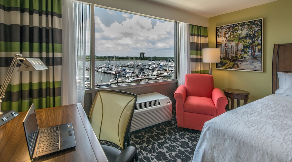 Hilton Garden Inn Charleston Waterfront Downtown 23/77