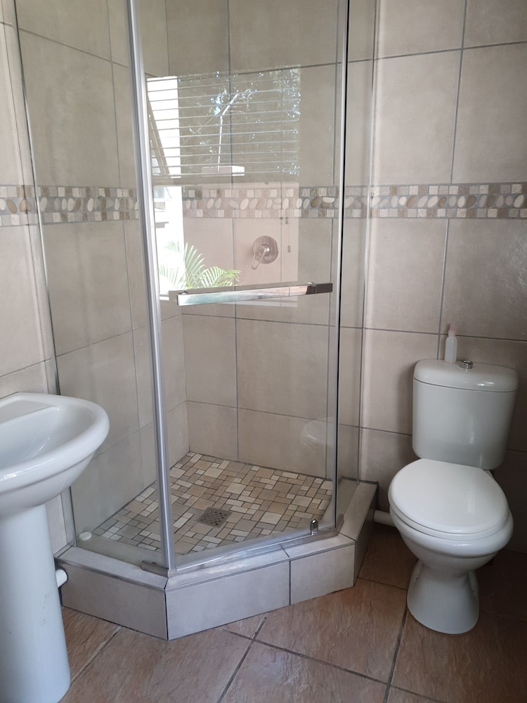 Lombok Lodge 34/42