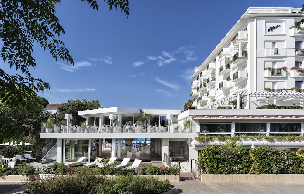 Atlantic Hotel Riccione 8/75