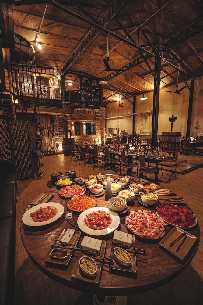Issara Boutique Winery Hotel 60/78