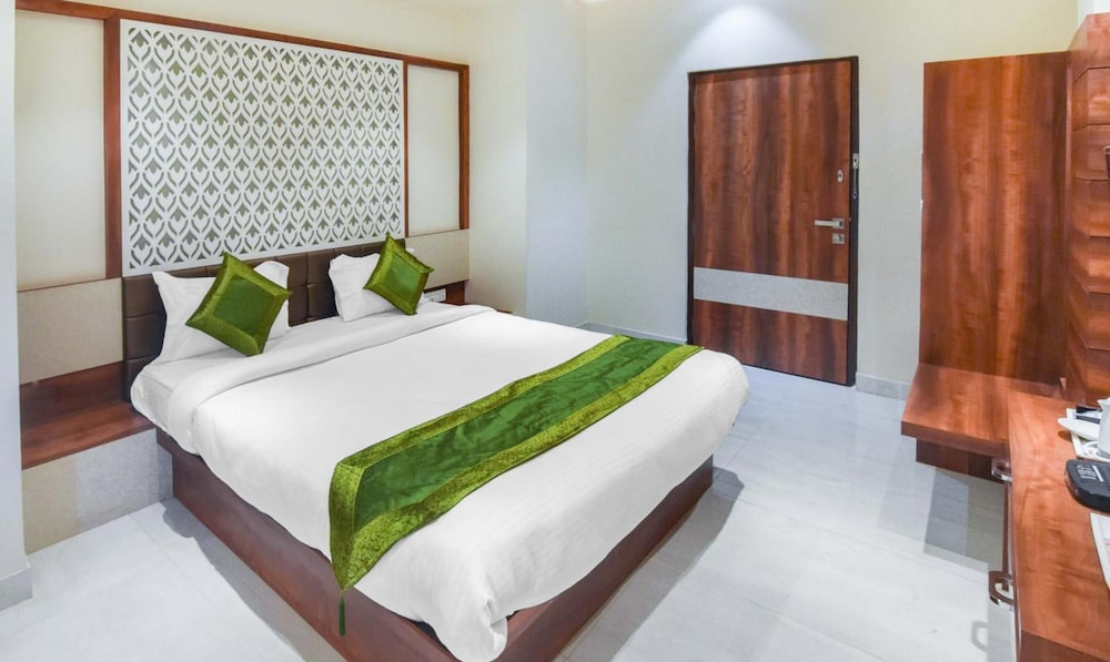 Hotel Saffron 30/50