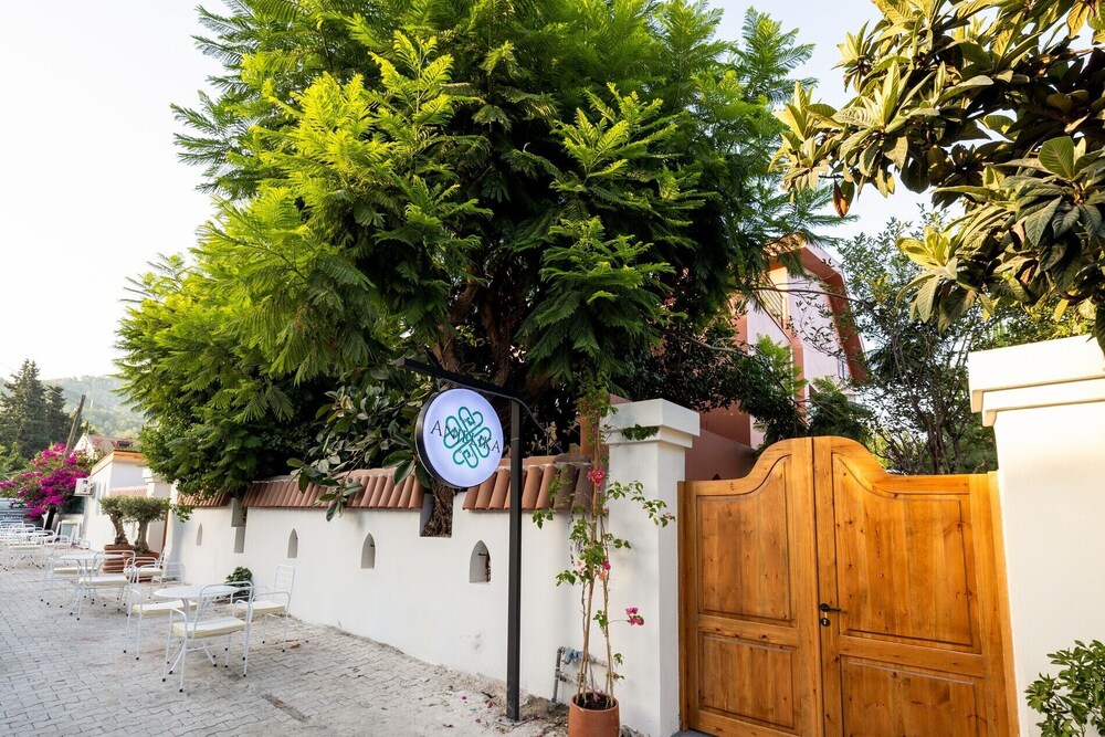 Yonca Anjelika Otel +12 38/50
