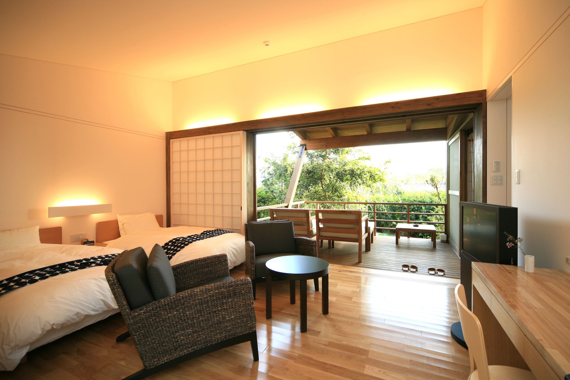 Suite, Semi Room, Bathtub