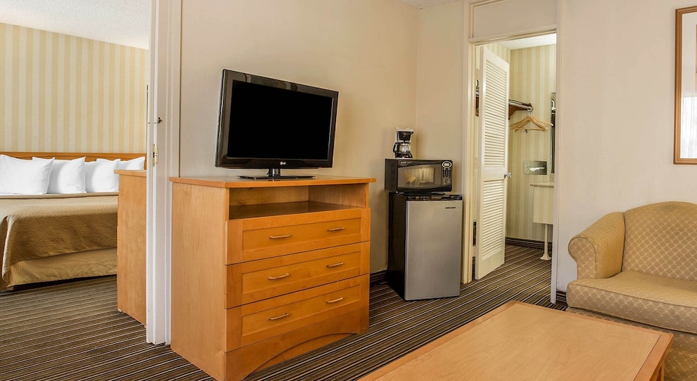 Travelodge By Wyndham Palm Springs 8/41