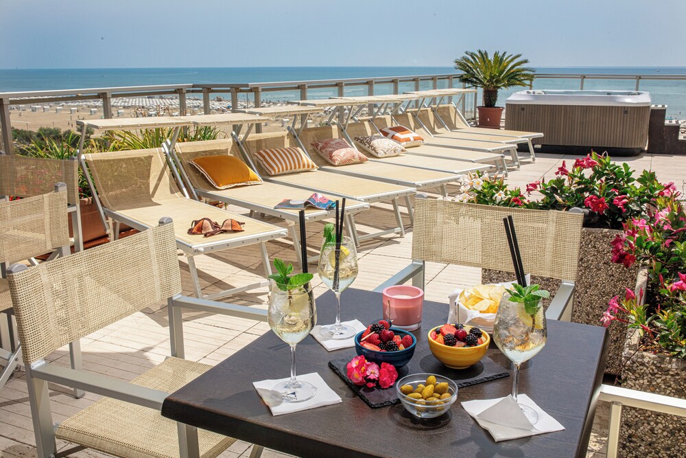 Karinzia Hotel 55/76