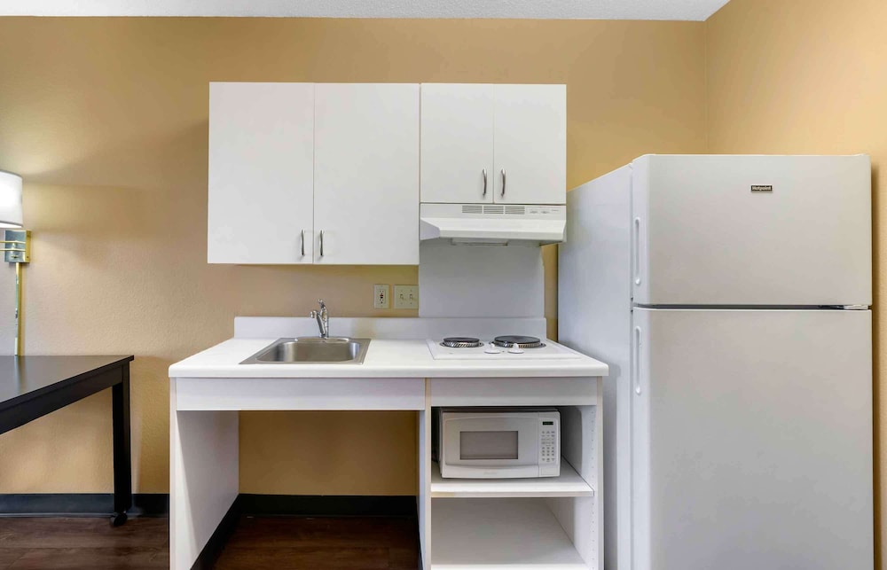 Extended Stay America Suites St Petersburg Clearwater ExecDr 44/53