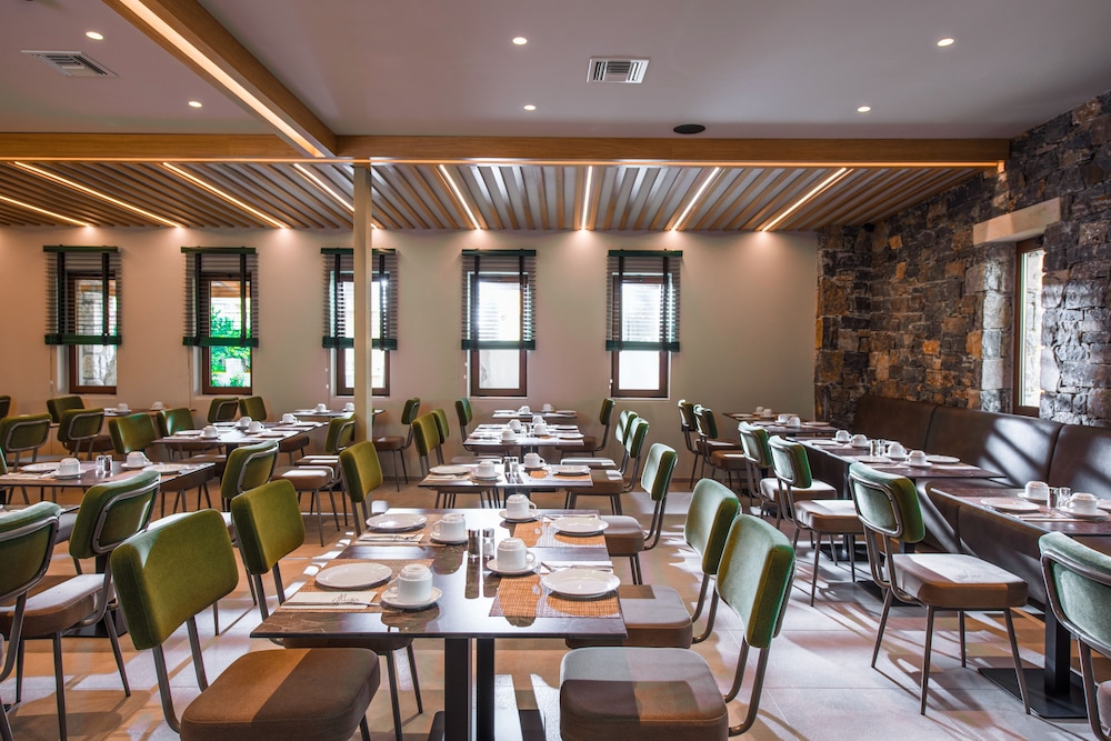 Petousis Hotel & Suites 33/50