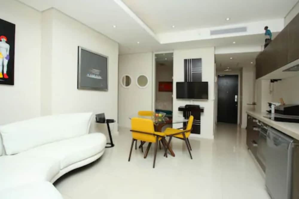 Sandton Skye Unit 702 45/50
