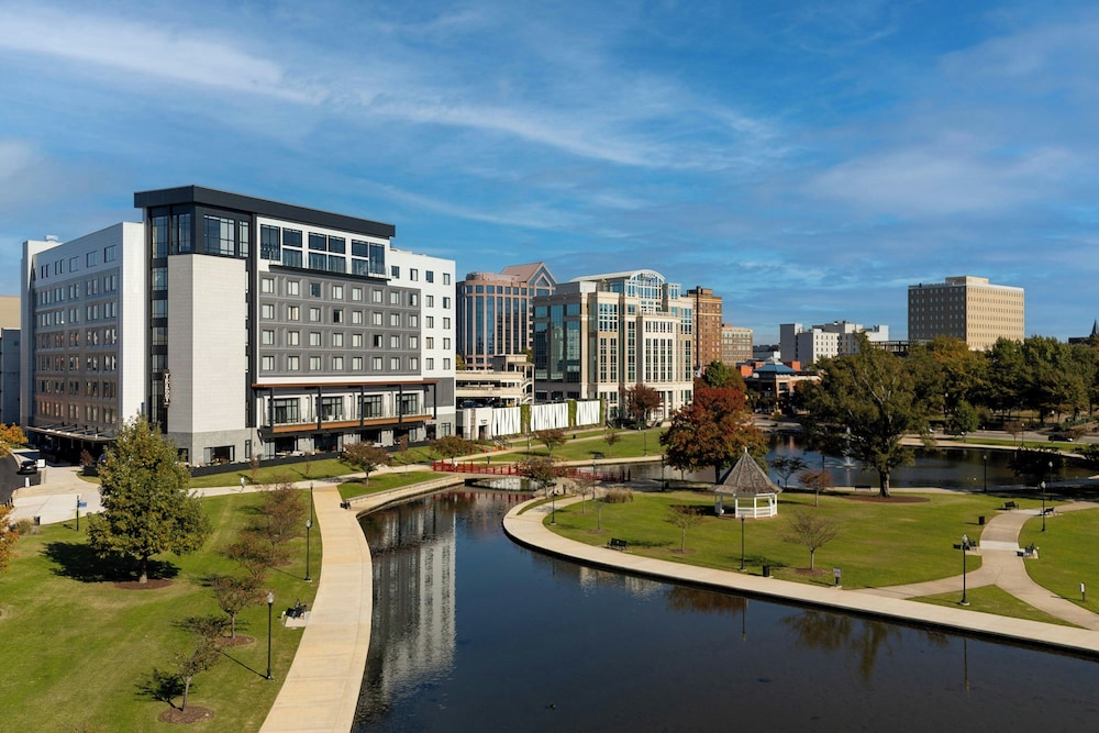 Trilogy Hotel Huntsville, Autograph Collection 38/43