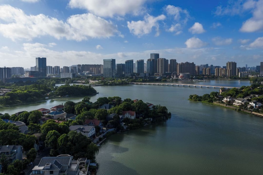 UrCove by Hyatt Nanjing South Railway Station BaiJia Lake 44/50