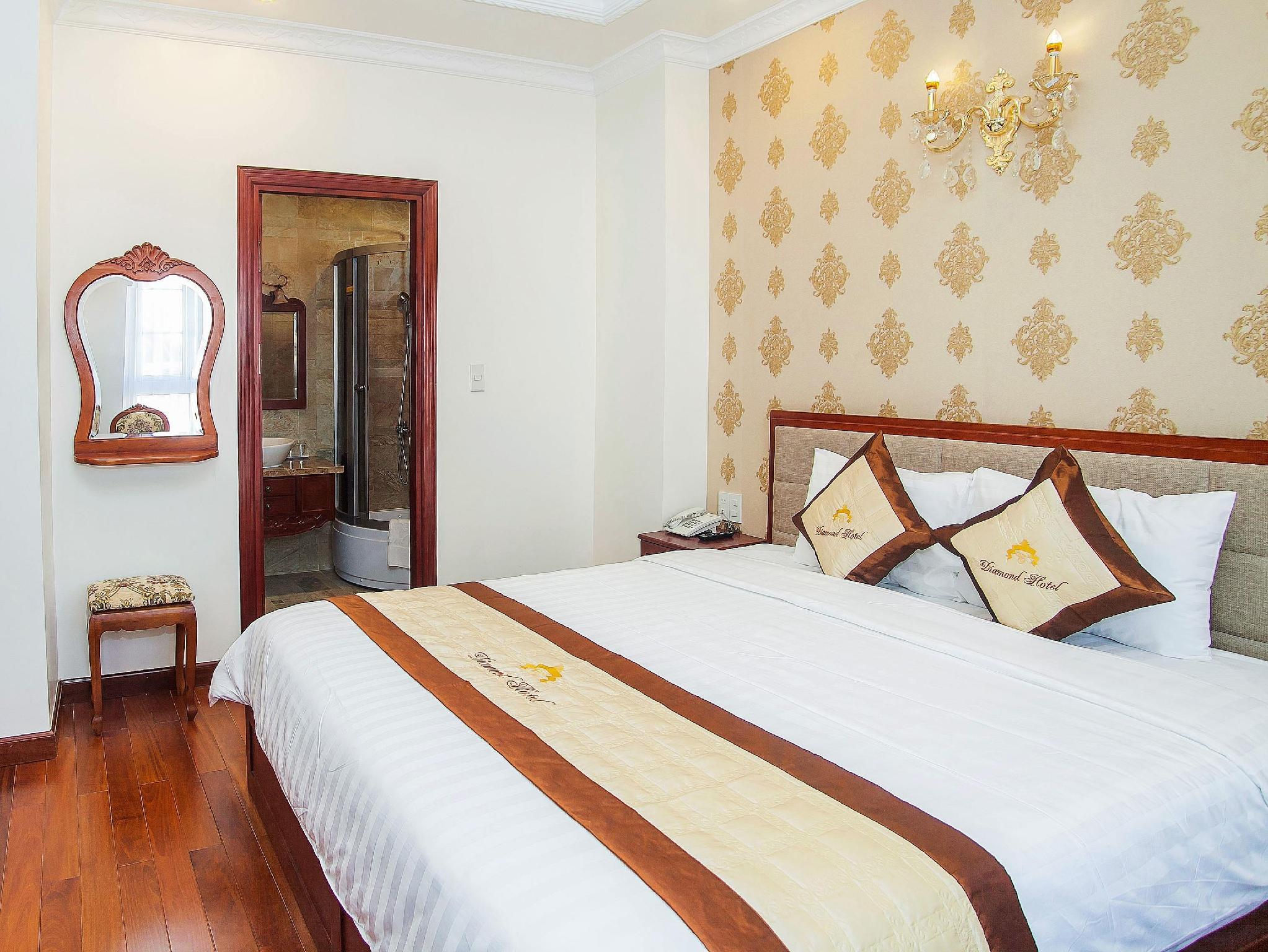 Deluxe, King Bed, Street View