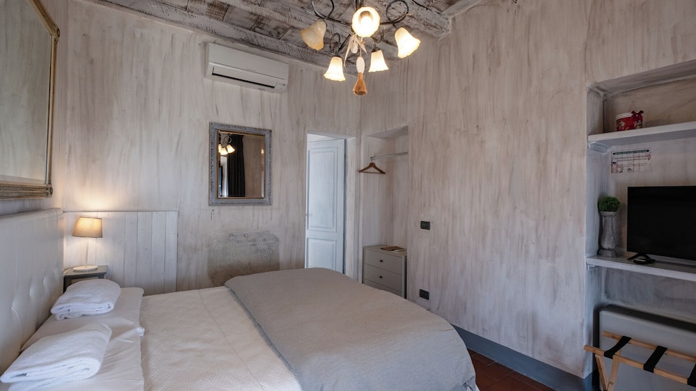 Tower, Basic, Queen Bed