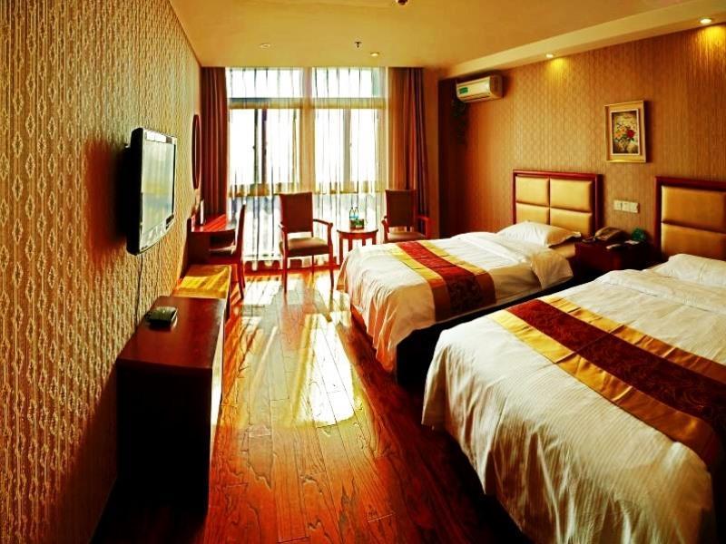ROOM, TWIN BEDS